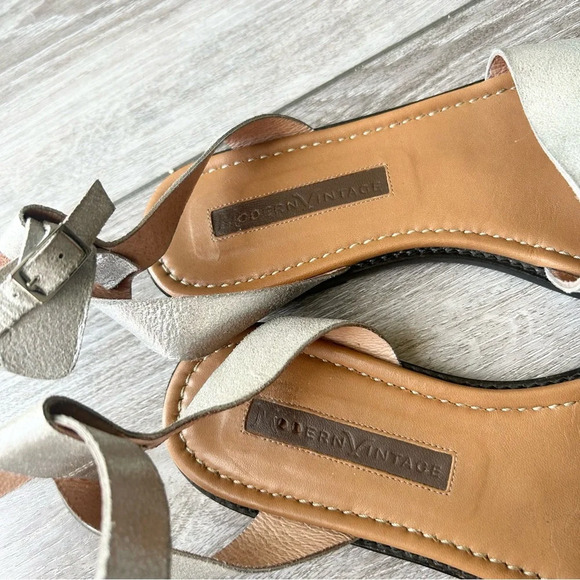 Modern Vintage Handmade All Leather Metallic Leather Sandals - Picture 6 of 12